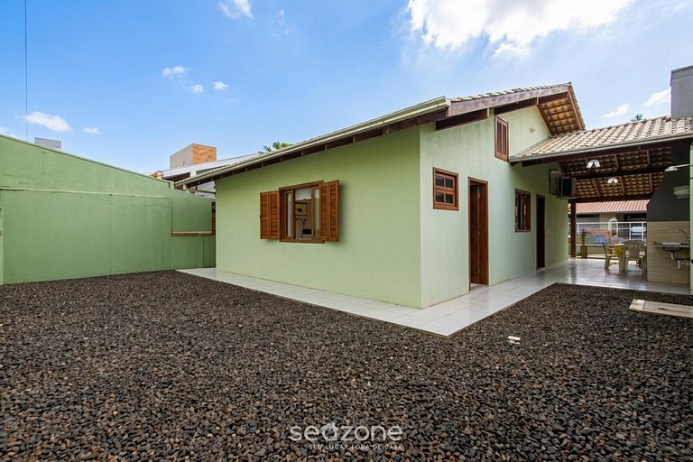 Casa com churrasqueira