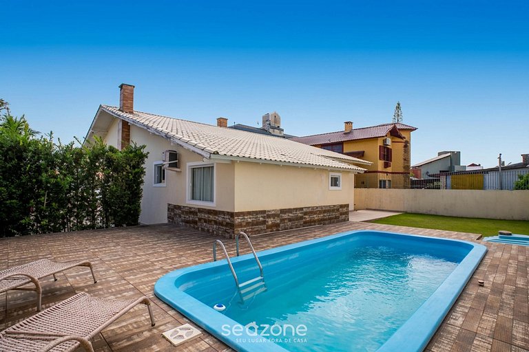 Casa c/ piscin, condo. pocos pasos del mar ING0023