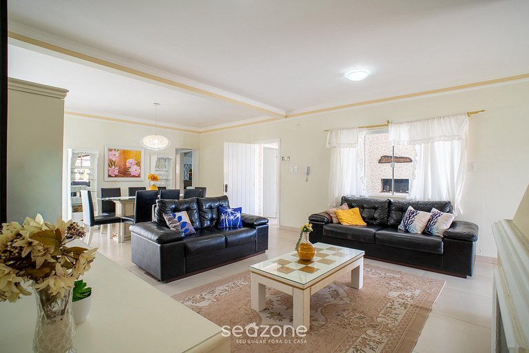 Casa c/ piscin, condo. pocos pasos del mar ING0023