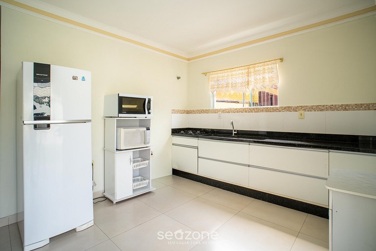 Casa c/ pisc. em Cond. a passos da Praia ING0023