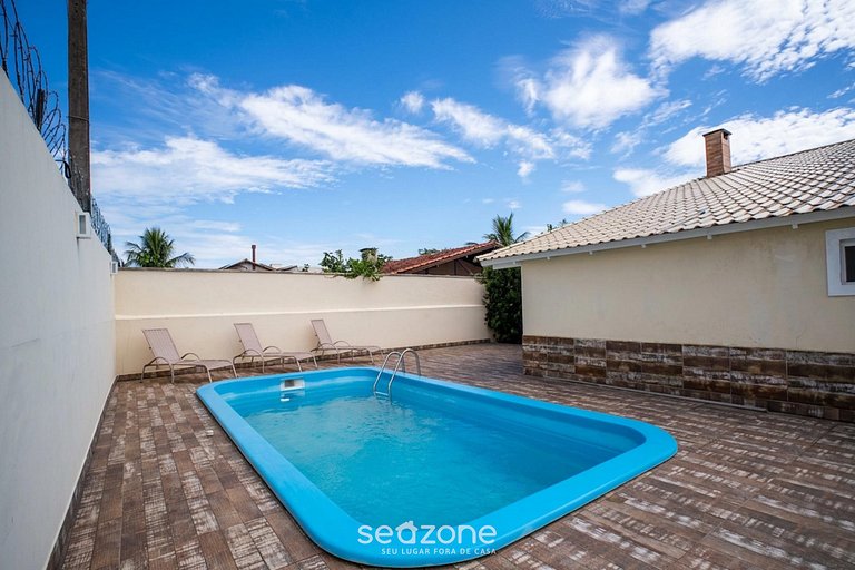 Casa c/ pisc. em Cond. a passos da Praia ING0023