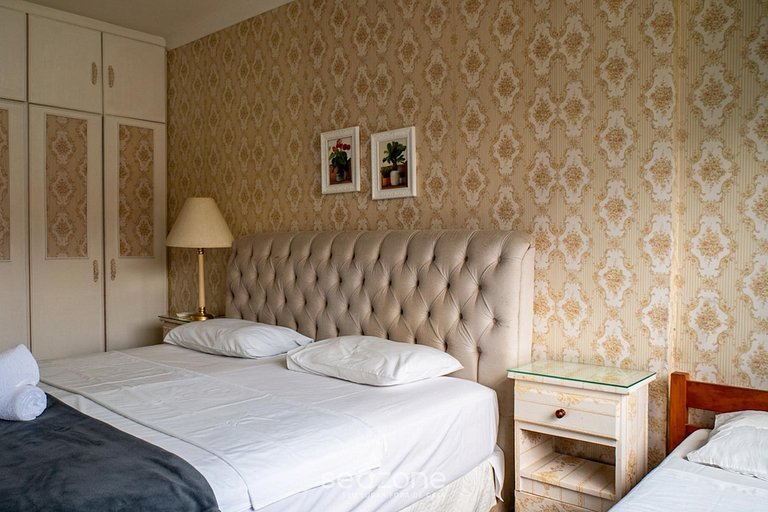 Casa c/ pisc. em Cond. a passos da Praia ING0023