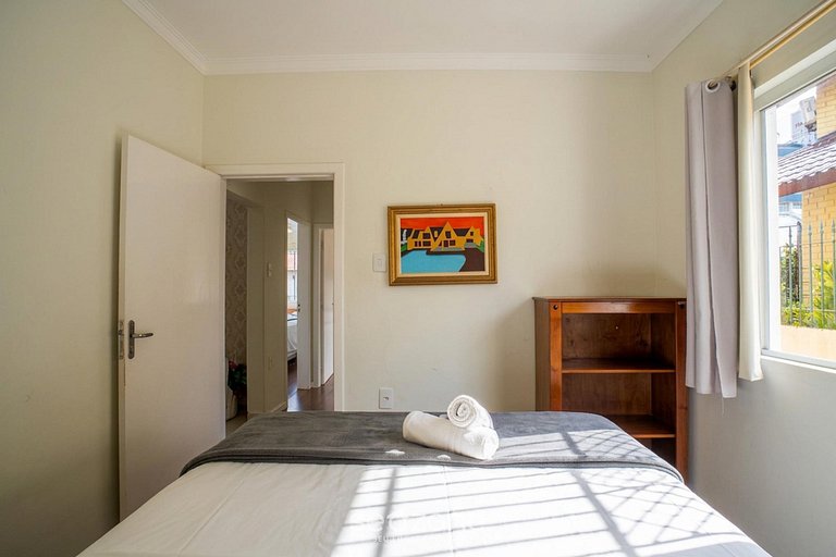 Casa c/ pisc. em Cond. a passos da Praia ING0023