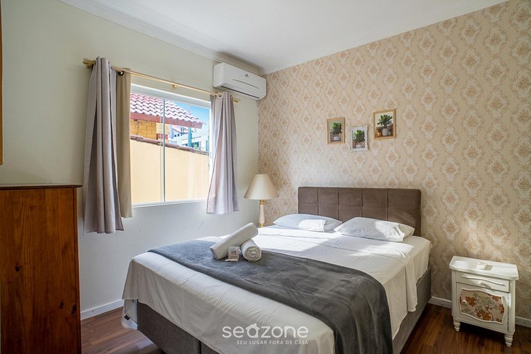 Casa c/ pisc. em Cond. a passos da Praia ING0023