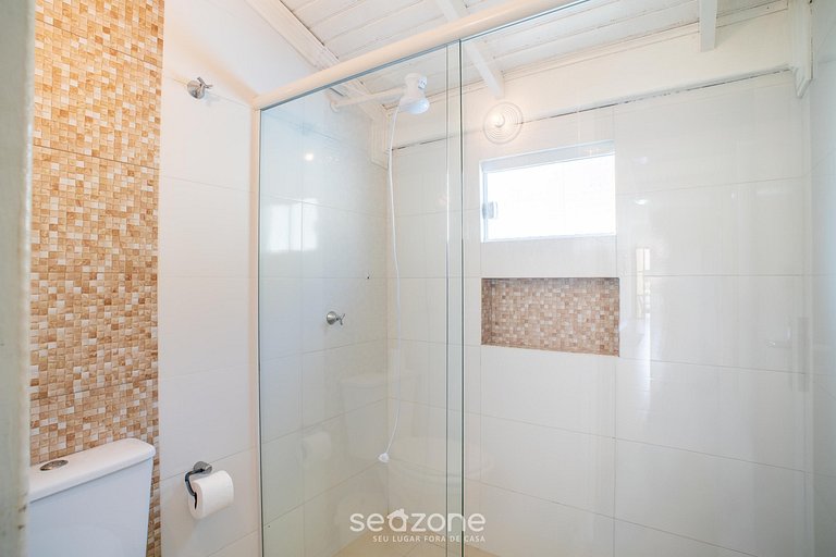 Casa c/ pisc. em Cond. a passos da Praia ING0023