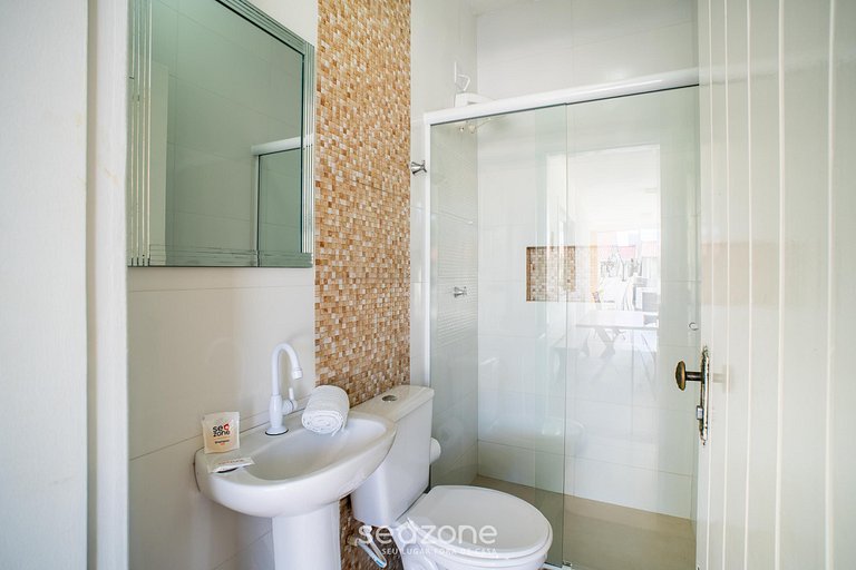 Casa c/ piscin, condo. pocos pasos del mar ING0023