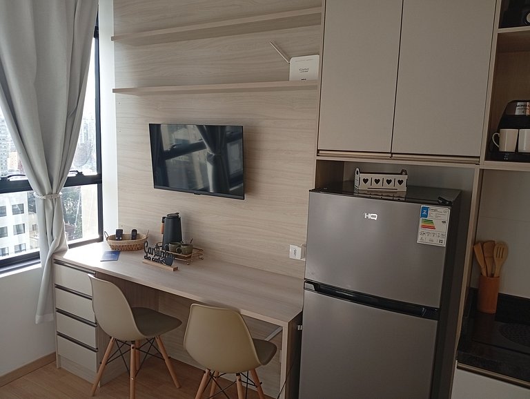 Studio em Cond. c/ Piscina no Centro EYS2307