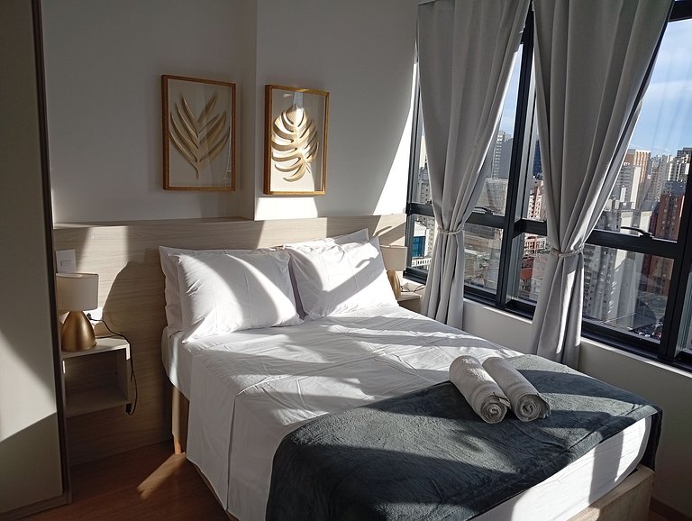 Studio em Cond. c/ Piscina no Centro EYS2307