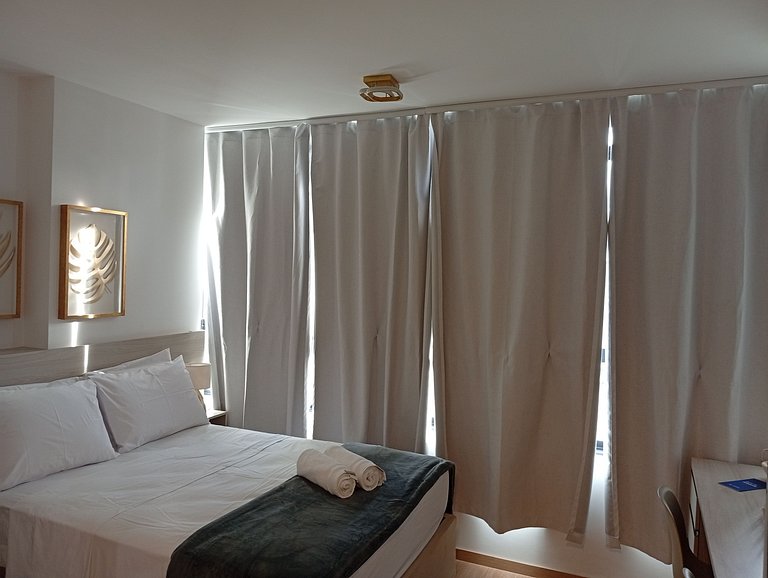 Studio em Cond. c/ Piscina no Centro EYS2307