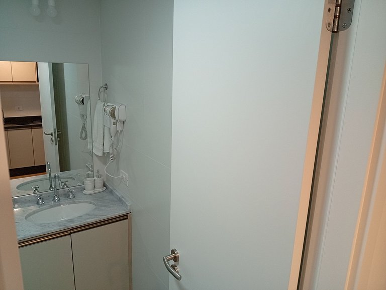 Studio em Cond. c/ Piscina no Centro EYS2307