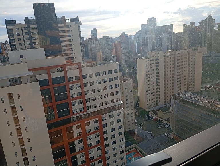 Studio em Cond. c/ Piscina no Centro EYS2307