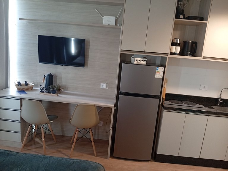 Studio em Cond. c/ Piscina no Centro EYS2307