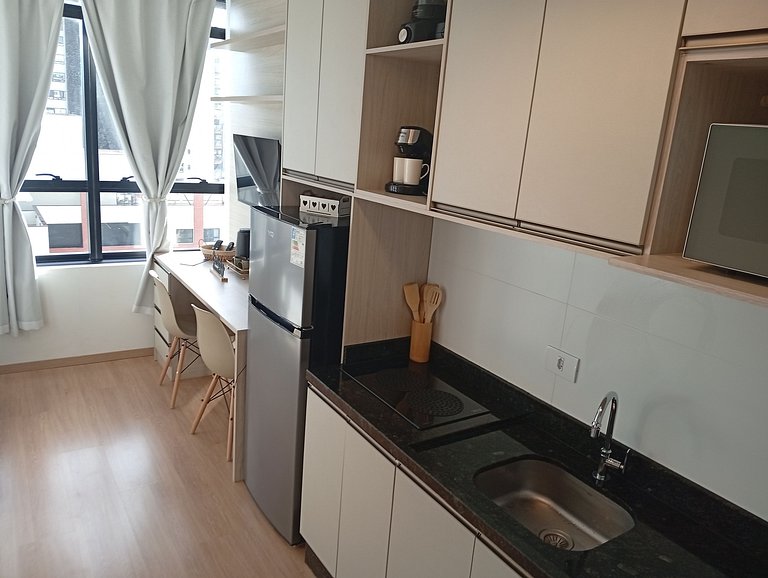 Studio em Cond. c/ Piscina no Centro EYS2307