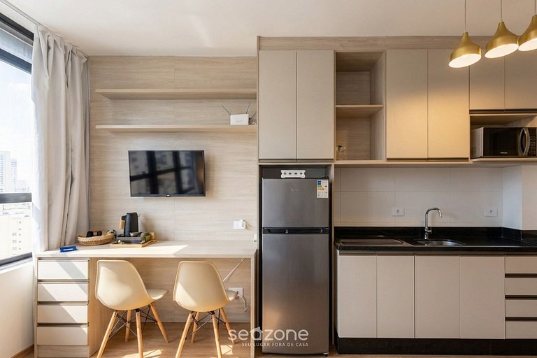 Studio em Cond. c/ Piscina no Centro EYS2307