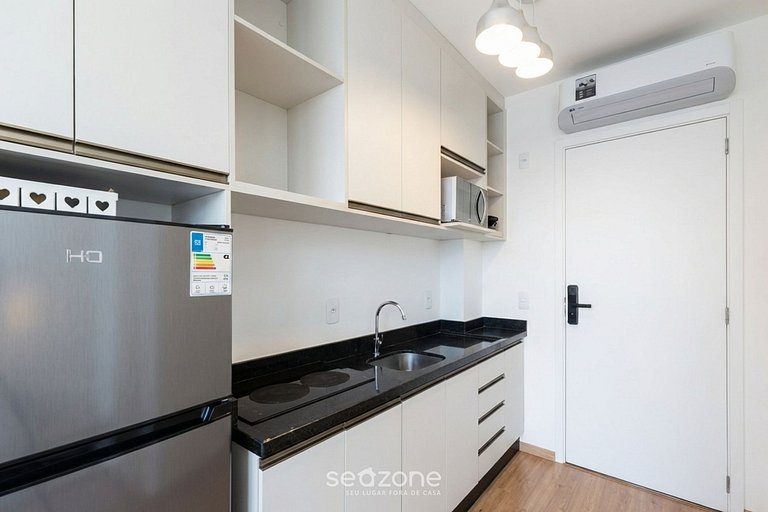 Studio em Cond. c/ Piscina no Centro EYS2307