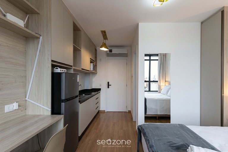 Studio em Cond. c/ Piscina no Centro EYS2307