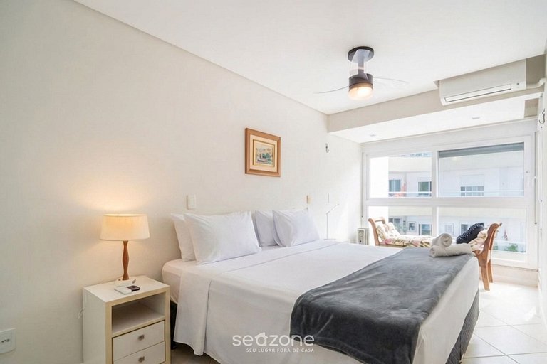 Apto en Cond. con Piscina y Vista al Mar SEY0302