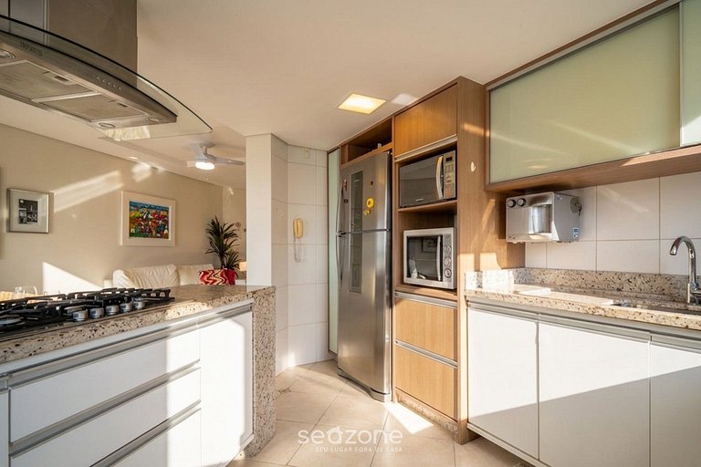 Apto en Cond. con Piscina y Vista al Mar SEY0302