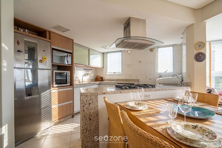 Apto en Cond. con Piscina y Vista al Mar SEY0302