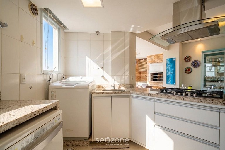 Apto en Cond. con Piscina y Vista al Mar SEY0302