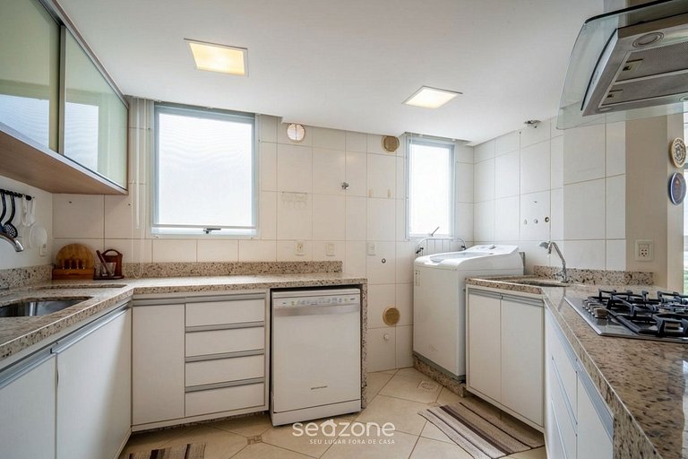 Apto em Cond. c/ Piscina e Vista p/ Mar SEY0302