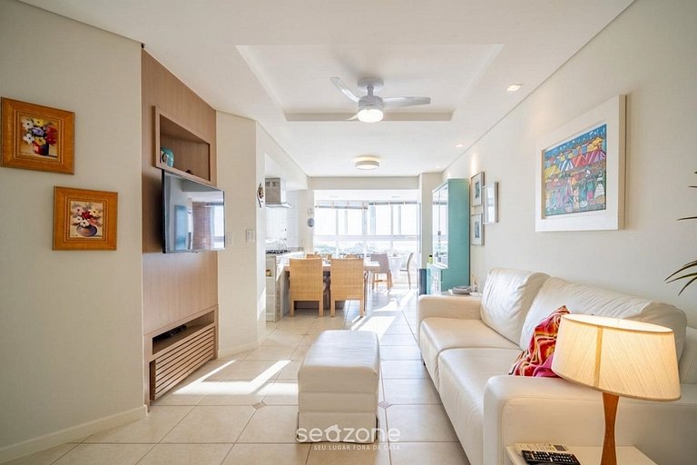 Apto en Cond. con Piscina y Vista al Mar SEY0302