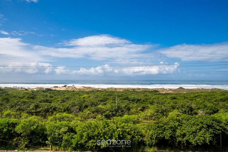 Apto en Cond. con Piscina y Vista al Mar SEY0302