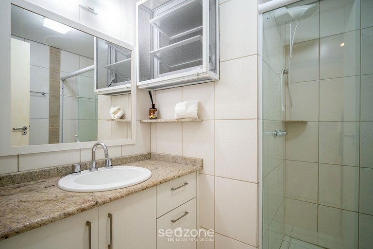 Apto em Cond. c/ Piscina e Vista p/ Mar SEY0302