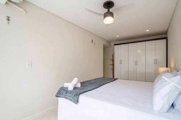 Apto em Cond. c/ Piscina e Vista p/ Mar SEY0302