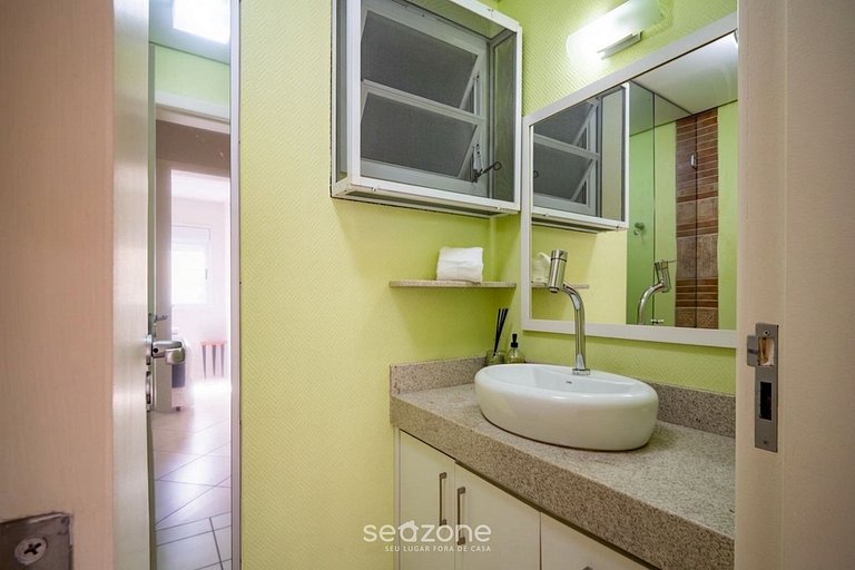 Apto em Cond. c/ Piscina e Vista p/ Mar SEY0302