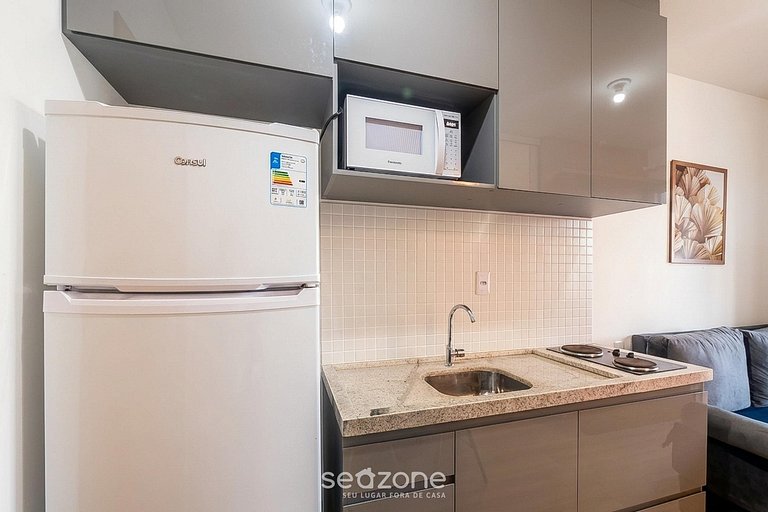 Apto en Cond. con Piscina y Vista al Mar SMA0206