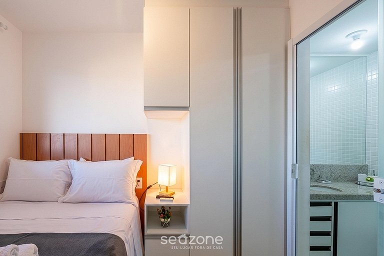 Apto en Cond. con Piscina y Vista al Mar SMA0206