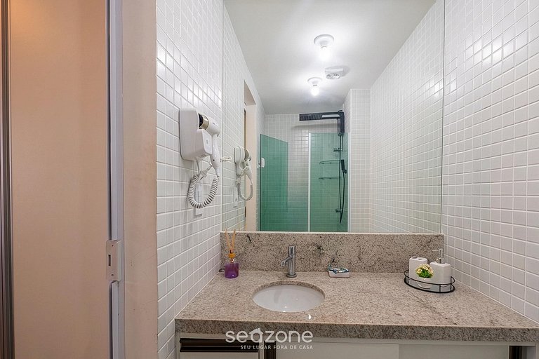 Apto en Cond. con Piscina y Vista al Mar SMA0206