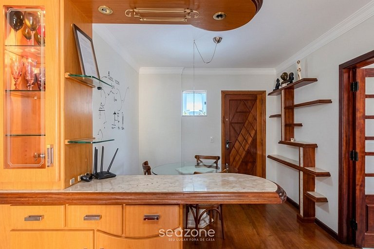 Apto em cond. c/ vista p/ Mar na Barra Sul MDA0501