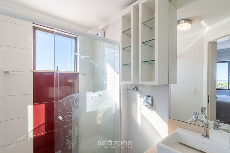 Apto em cond. c/ vista p/ Mar na Barra Sul MDA0501