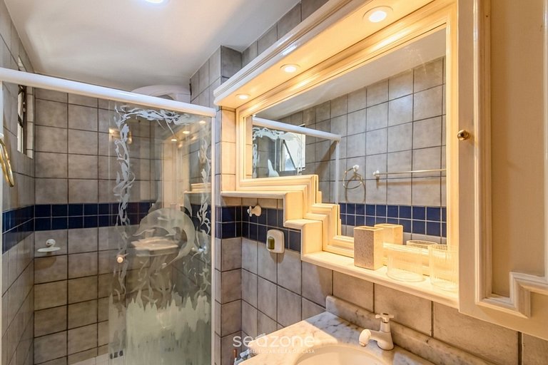 Apto em cond. c/ vista p/ Mar na Barra Sul MDA0501