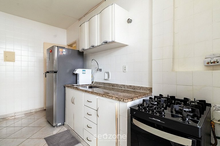 Apto em cond. c/ AC no Centro de Cabo Frio SOG0104