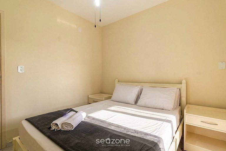 Apto em cond. c/ AC no Centro de Cabo Frio SOG0104