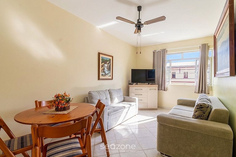 Apto em cond. c/ AC no Centro de Cabo Frio SOG0104