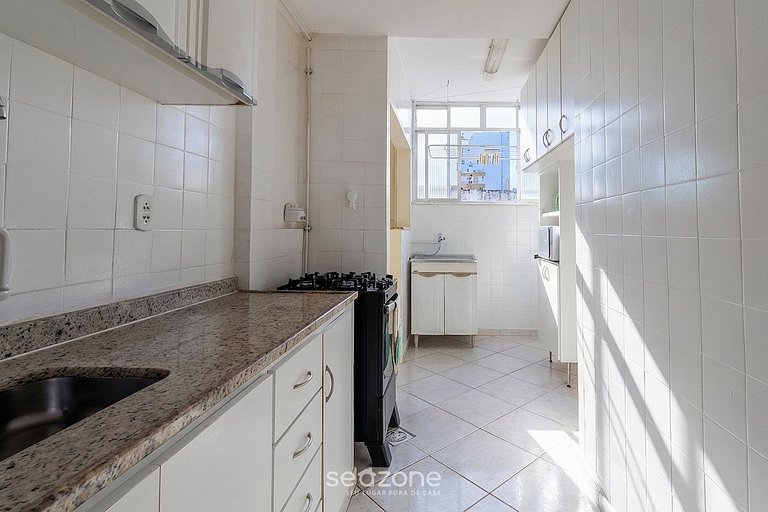 Apto em cond. c/ AC no Centro de Cabo Frio SOG0104