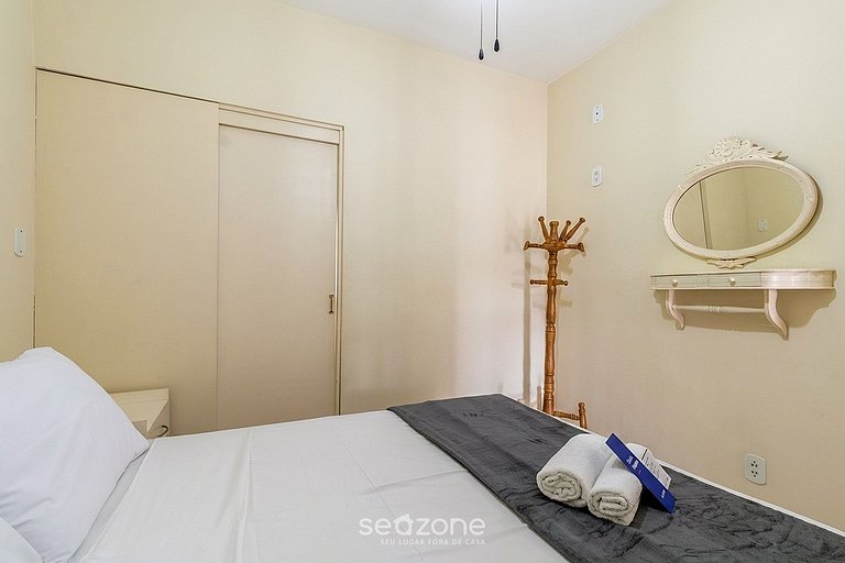 Apto em cond. c/ AC no Centro de Cabo Frio SOG0104