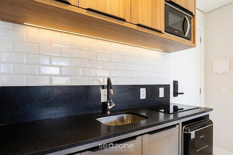 Studio em Cond. c/ Piscina no Centro RSO0023