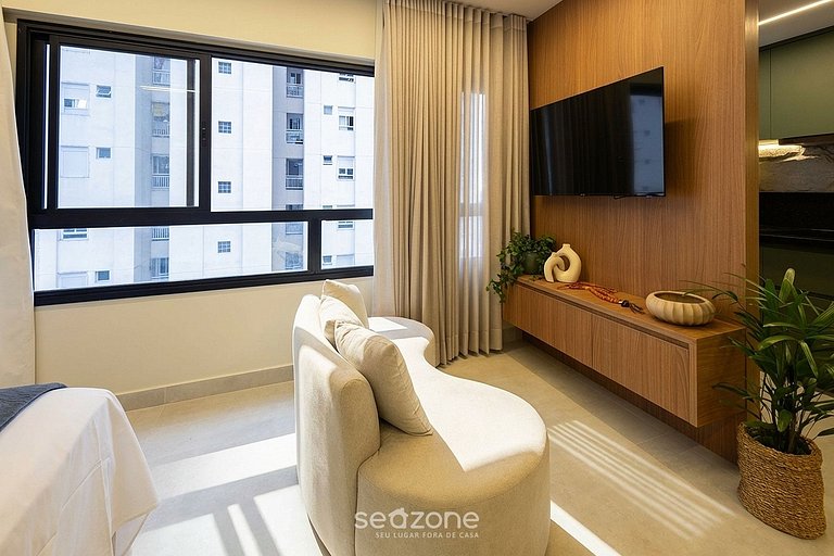 Apto em Cond. c/ Piscina no Setor Marista LIU2306