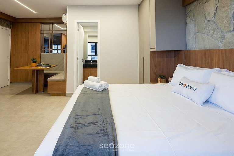 Apto em Cond. c/ Piscina no Setor Marista LIU2306