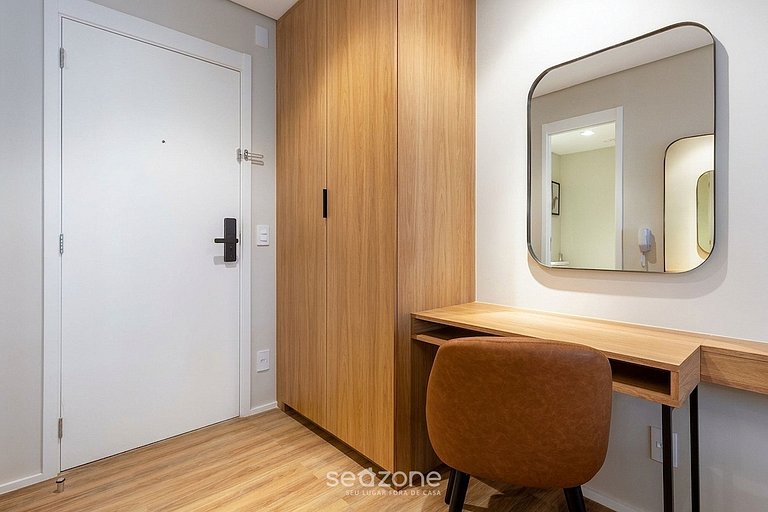 Studio em cond. c/ sacada em Jardins HMJ0305