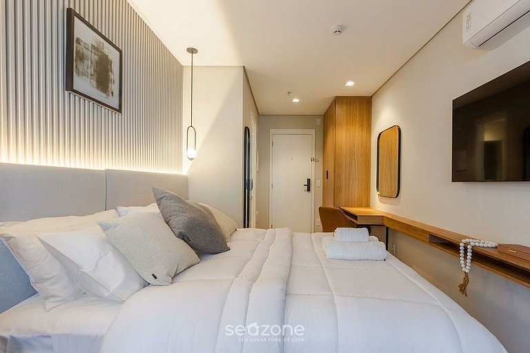 Studio em cond. c/ sacada em Jardins HMJ0305