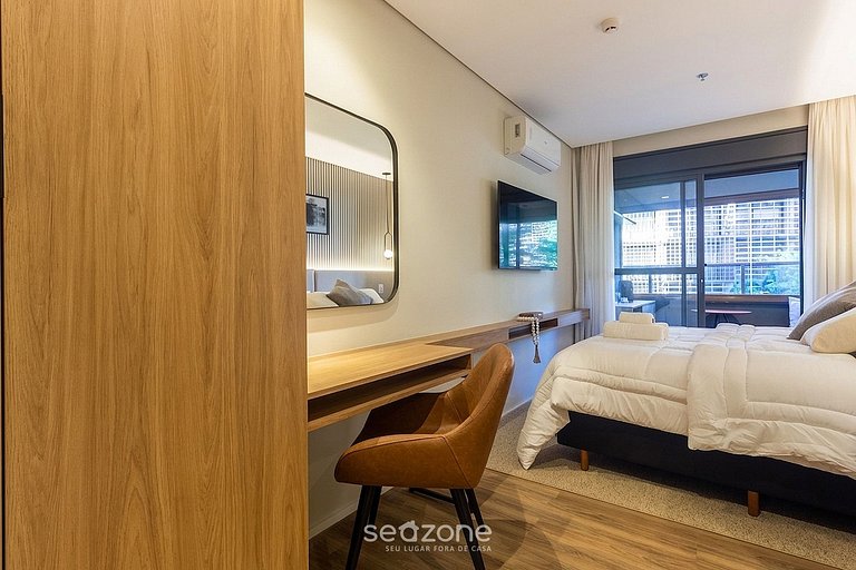 Studio em cond. c/ sacada em Jardins HMJ0305