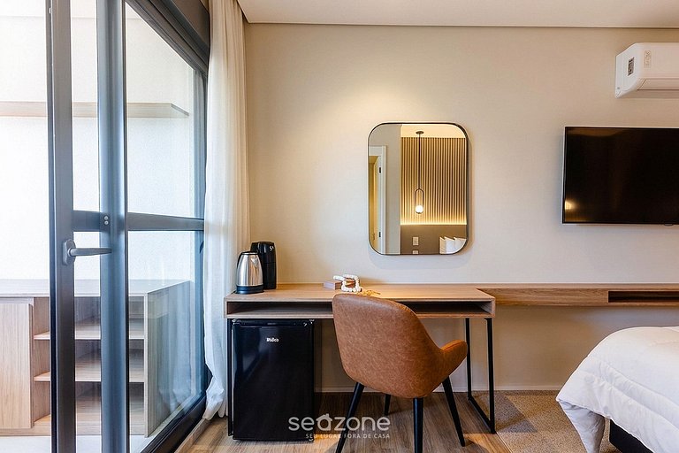 Studio em Cond. c/ Sacada em Jardins HMJ0309