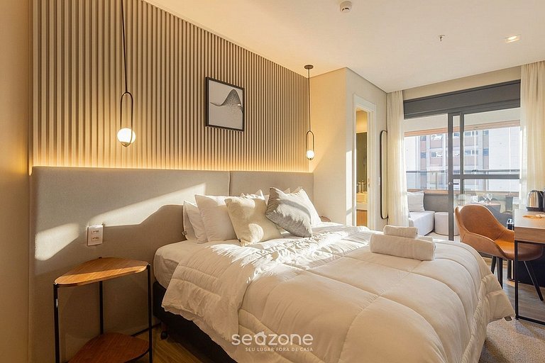 Studio em Cond. c/ Sacada em Jardins HMJ0309