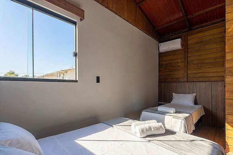 Casa em Cond. c/ jacuzzi privativa Penha RMJ0130